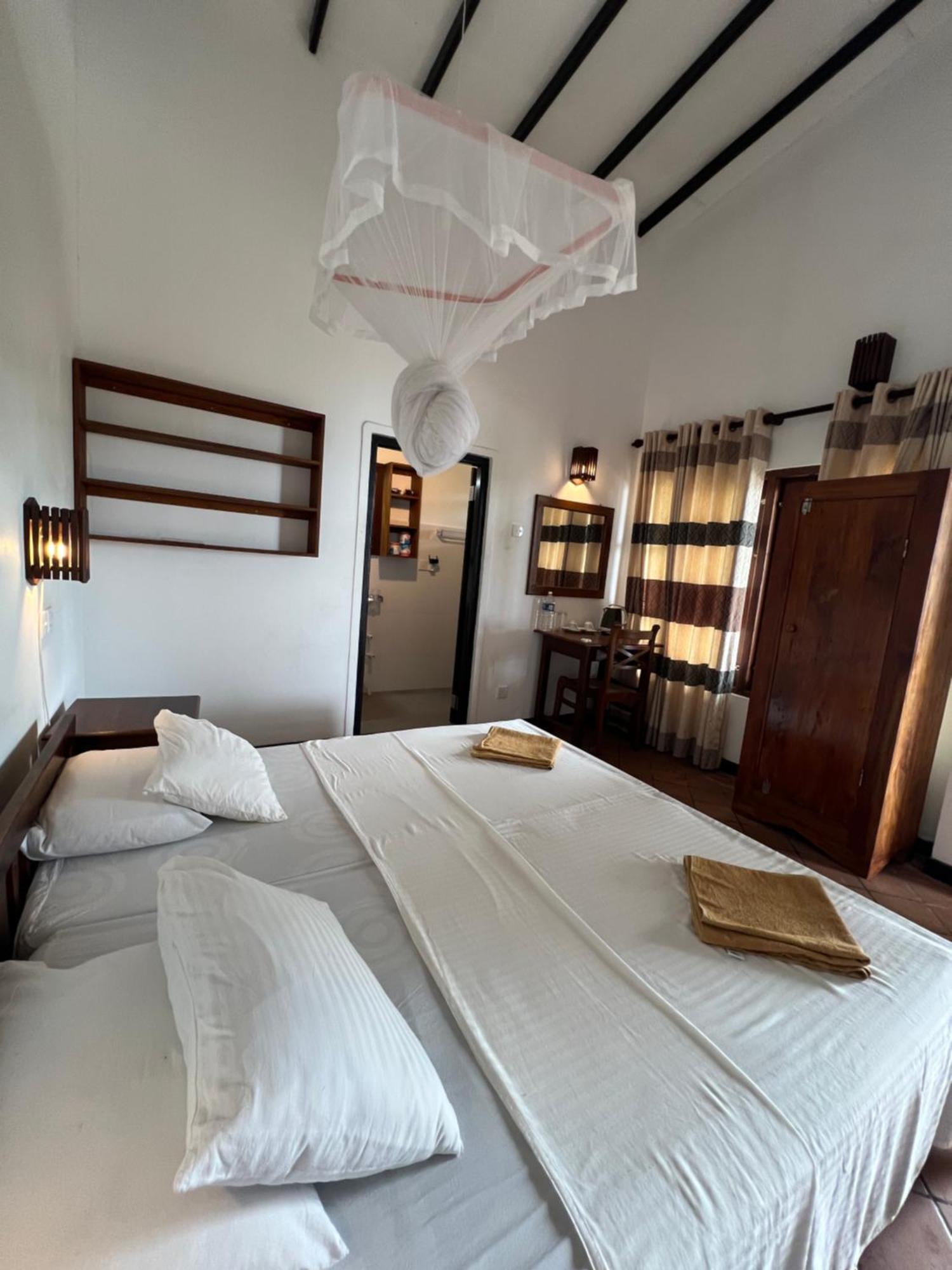 Sailors' Bay Bed & Breakfast Hikkaduwa Luaran gambar